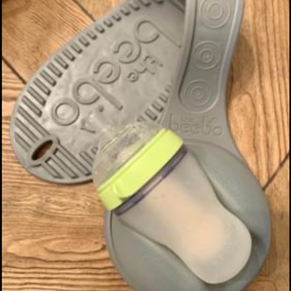 The Beebo hands free bottle holder